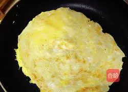 Illustration of how to make bacon and meat floss hand cakes 3