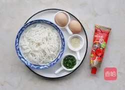 Illustration of how to make noodles and egg pancakes 1
