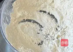 Illustration of how to make homemade internet celebrity durian cake 3