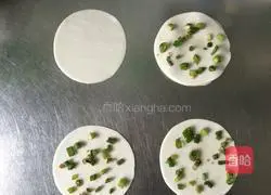 Illustration of how to make dumpling skin scallion pancake 5