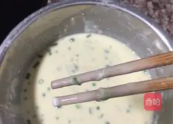 Illustration of how to make egg and green onion cake 3