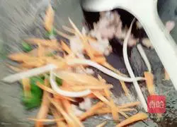 Illustration of how to make fried pancakes with mixed vegetables, minced meat and eggs 2