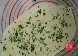 Illustration of how to make scallion pancakes 8
