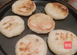 Illustration of how to make radish pie with electric baking pan 7