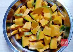 Illustration of how to make small pumpkin cake 2