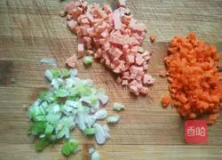 Illustration of how to make egg rice pancakes 2