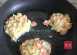Illustration of how to make crispy potato pancakes 8