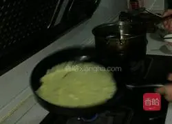 Egg pancake.Illustration of how to make it 2