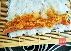Illustration of how to make meat floss and egg sushi 6