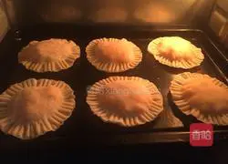 Small sweet potato pancakes with dumpling wrappers Illustration of how to do it 7