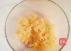 Illustration of how to make salt and pepper potato pancakes 2