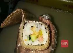 Illustration of how to roll sushi front and back 8