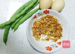 Illustration of how to make egg river shrimp cake 1