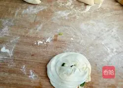 Thousand-layer scallion pancake recipe 5