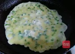 Illustration of how to make leek, egg and ham burrito 6