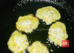 Illustration of how to make glutinous corn cakes 4