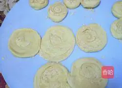 Illustration of how to make thin shortbread cookies 10