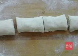 Illustration of how to make scallion oil dough cake 6