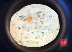 Illustration of how to make scallion pancake (dumpling skin version) 13