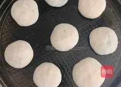 Illustration of how to make shepherd’s purse and fresh meat fried buns 11