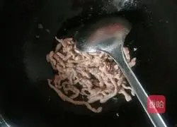 Illustration of how to make shredded pork burritos 8