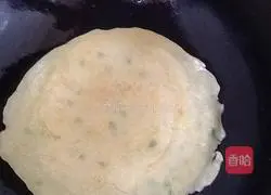 Illustration of how to make fried egg pancakes 4