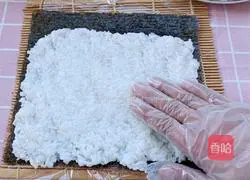 Illustration of how to make shrimp sushi 8