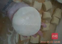 Pork and Zucchini Pie Recipe Illustration 8