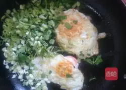 Illustration of how to make bacon hand cakes 5