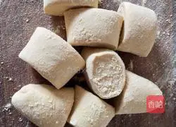 Illustration of how to make yeast corn bean paste cake 5