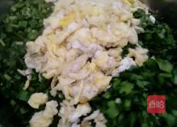 Illustration of how to make leek and egg box 4