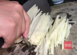 Illustration of how to make pan-fried potato pancakes 1