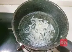 Illustration of how to make radish and shrimp pancakes 2