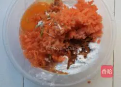 Illustration of how to make carrot, egg and scallion pancakes 2