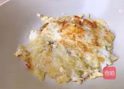 Illustration of how to make potato shredded egg pancakes 7