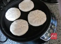 Illustration of how to make pan-fried prune meatloaf 8