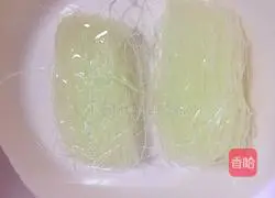 Illustration of making vermicelli meat pie 5 