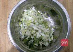 Illustration of how to make green onion cake 2