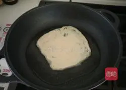 Illustration of how to make scallion pancakes 8