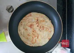 Illustration of how to make hand pancake rolls 2