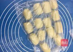 Egg Yolk Crisp Recipe Illustration 10