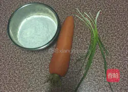 Illustration of how to make carrot and egg pancakes 1