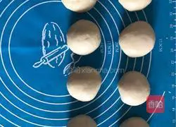 Illustration of how to make egg yolk cake 11