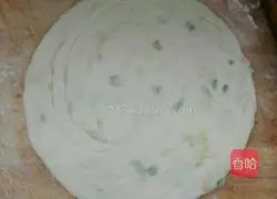 Illustration of how to make green onion cake 9