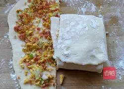 Illustration of how to make scallion pancake 11