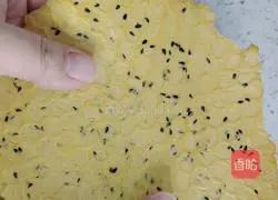 Illustration of making homemade baby crispy pancakes (Happy New Year) with zero basics 12