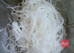 Illustration of how to make egg and radish pancake 2