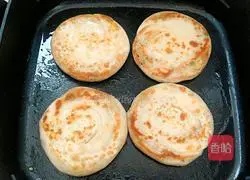 Illustration of how to make scallion pancakes 18