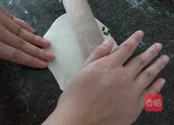 Illustration of how to make chive pancakes 2