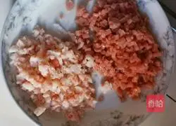 Illustration of how to make potato, ham and shrimp cakes 3